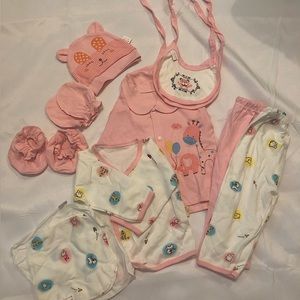 Two matching outfit sets. Unknown size (it’s in Japanese)